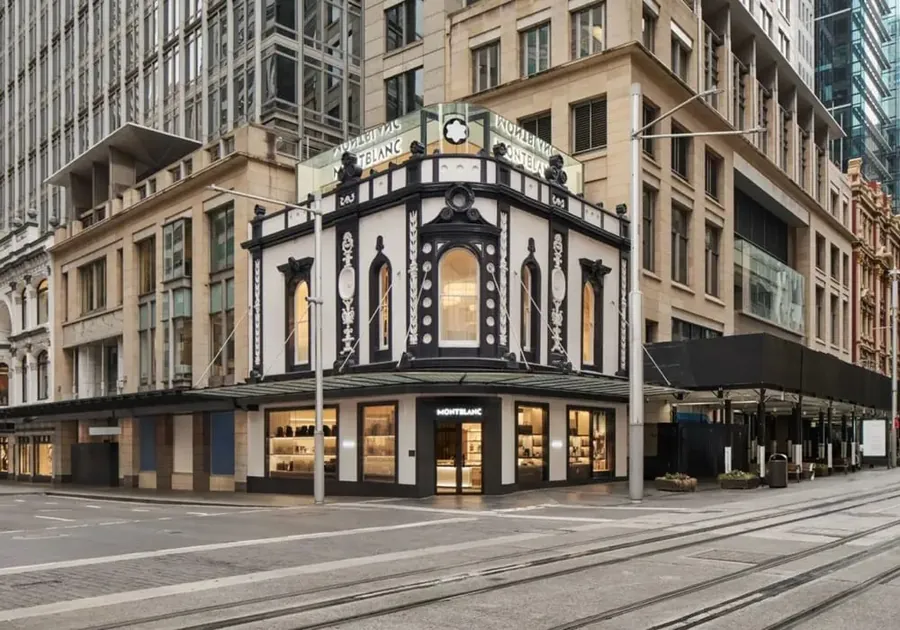 Schwarz-weiße Fassade der Montblanc Flagship-Boutique an der George Street in einem denkmalgeschützten Gebäude aus dem 19. Jahrhundert in Sydney